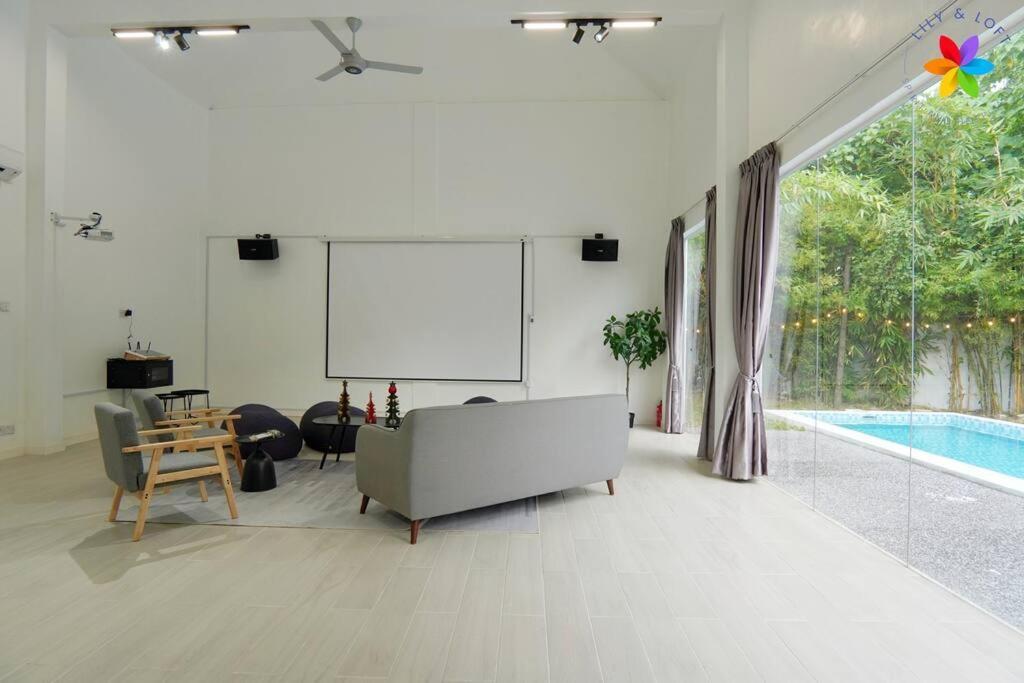 30p White House Retreat - Pool & Event Hall * Kuala Lumpur