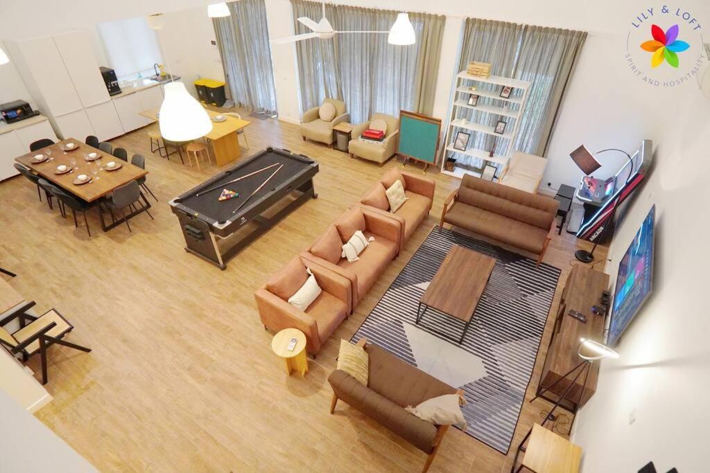 30p White House Retreat - Pool & Event Hall *