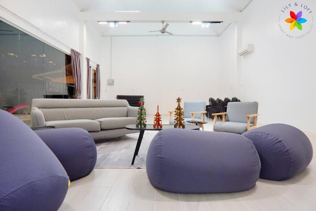 Vila 30p White House Retreat - Pool & Event Hall Kuala Lumpur