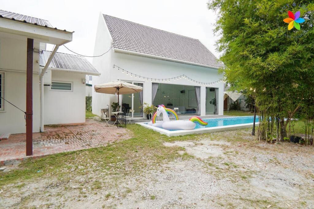 30p White House Retreat - Pool & Event Hall * Kuala Lumpur
