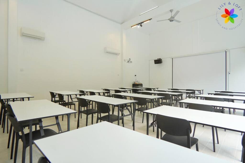 30p White House Retreat - Pool & Event Hall Vila