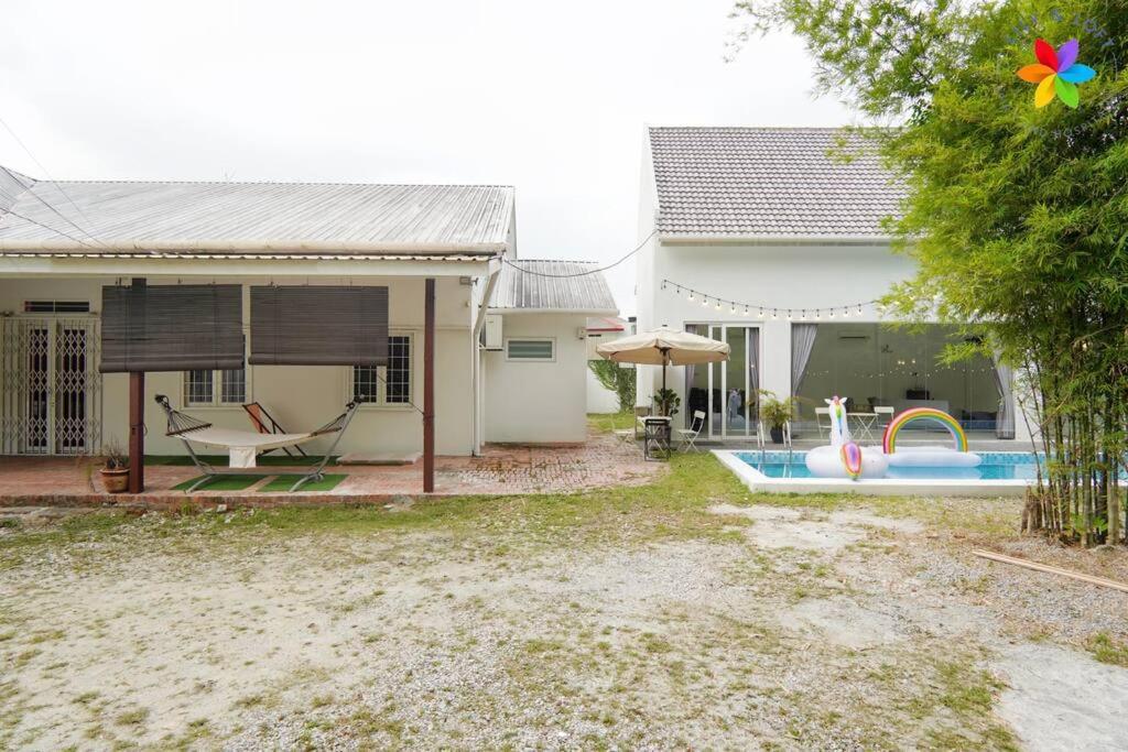 30p White House Retreat - Pool & Event Hall Vila
