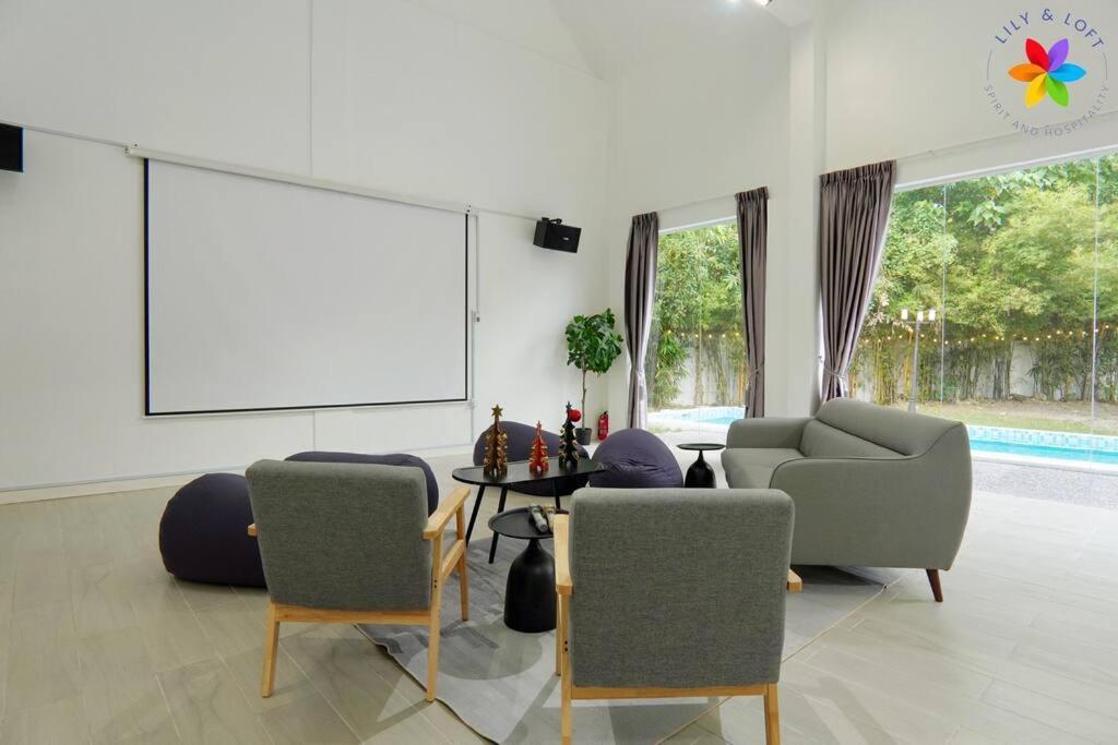 30p White House Retreat - Pool & Event Hall Kuala Lumpur
