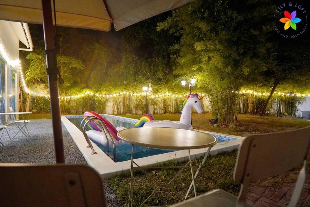 30p White House Retreat - Pool & Event Hall *