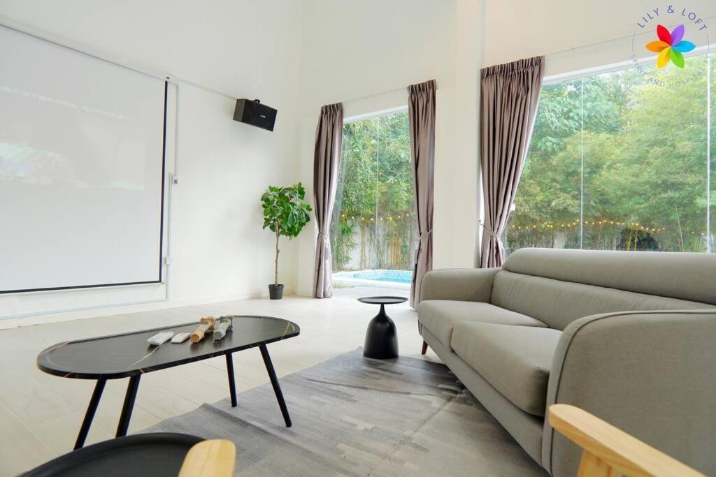 30p White House Retreat - Pool & Event Hall Vila *
