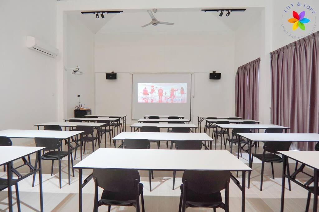 30p White House Retreat - Pool & Event Hall * Kuala Lumpur